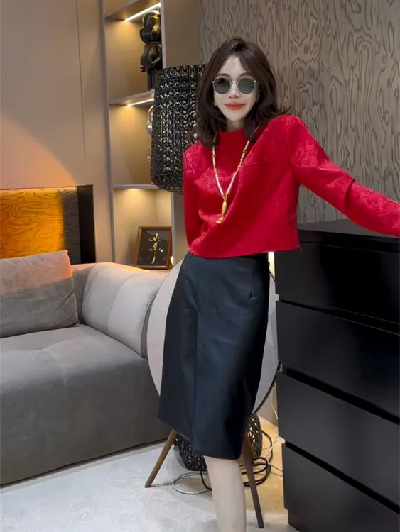 欧货时髦高级感洋气减龄短款红色提花复古长袖上衣搭配开叉半身裙