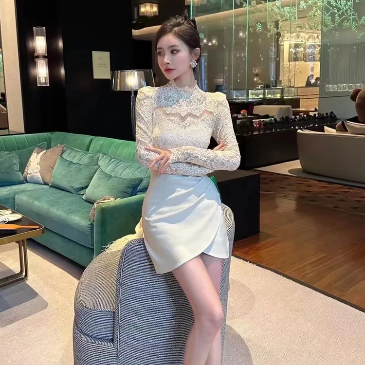2024秋冬新款洋气蕾丝拼接内搭短裙法式高级感收腰显瘦气质连衣裙