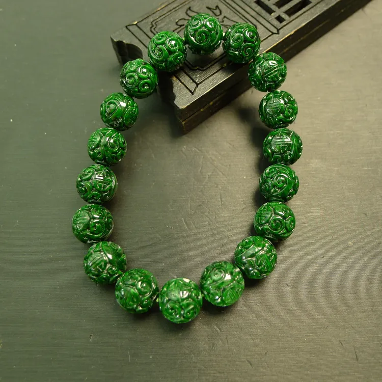 #H386满色辣绿天然A货翡翠雕花珠子手串 团寿龙纹圆珠