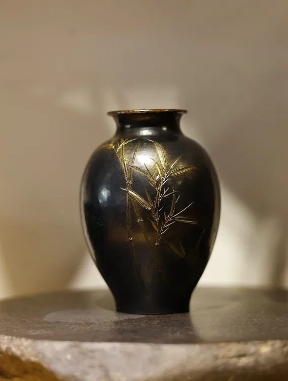 玉川堂竹纹小铜瓶著名堂号手工一体打出双面竹纹高12公分重225克