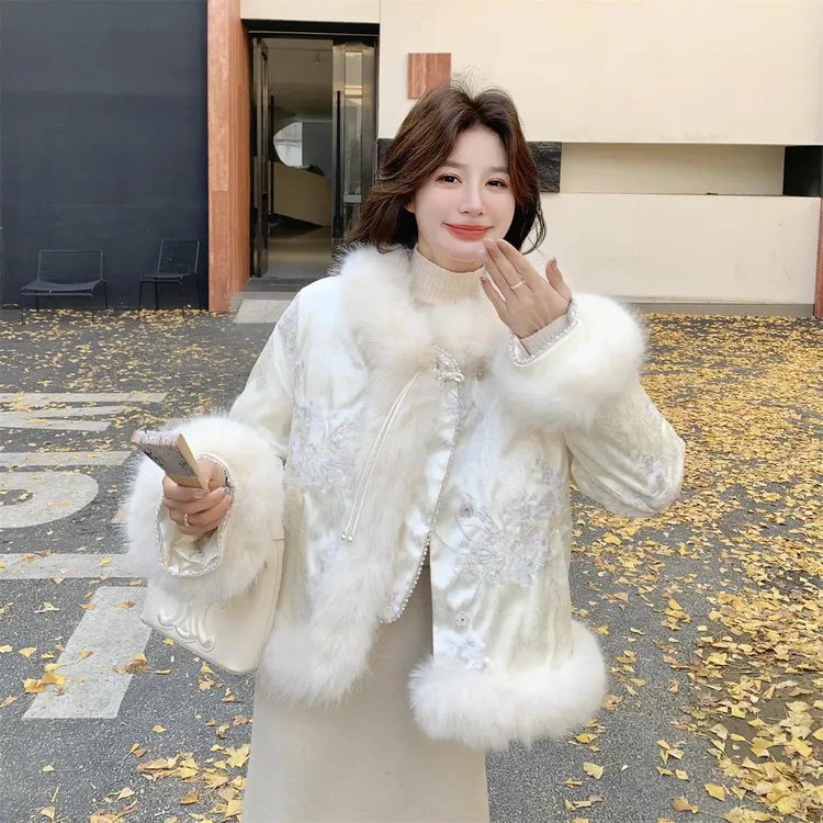 新中式贵气高级感拼接羽绒服女2025冬季新款缎面精致绣花加厚外套