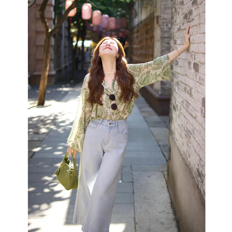 2025夏季新款港风复古绿色碎花灯笼袖雪纺衫牛仔裤显瘦两件套装女
