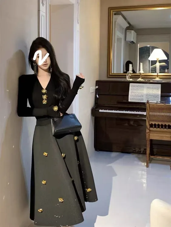 2025欧货千金风高级韩系玫瑰洋气轻熟气质v领显瘦连衣裙8831