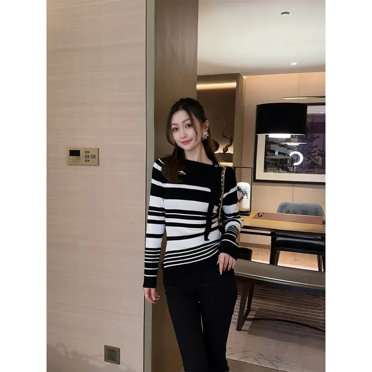 W·HAHA【空白格】黑白条纹修身绵羊毛针织衫10808
