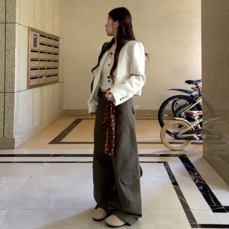 2025新款小众设计米白色西装外套女早秋季韩系高级感短款气质开衫