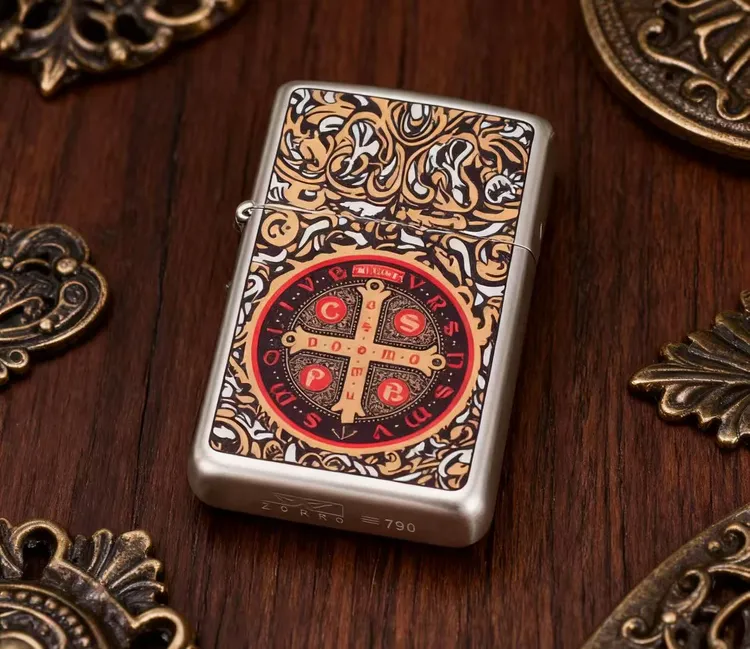 三代超薄银拉丝康斯坦丁精雕创意打火机防风滑轮男士礼品