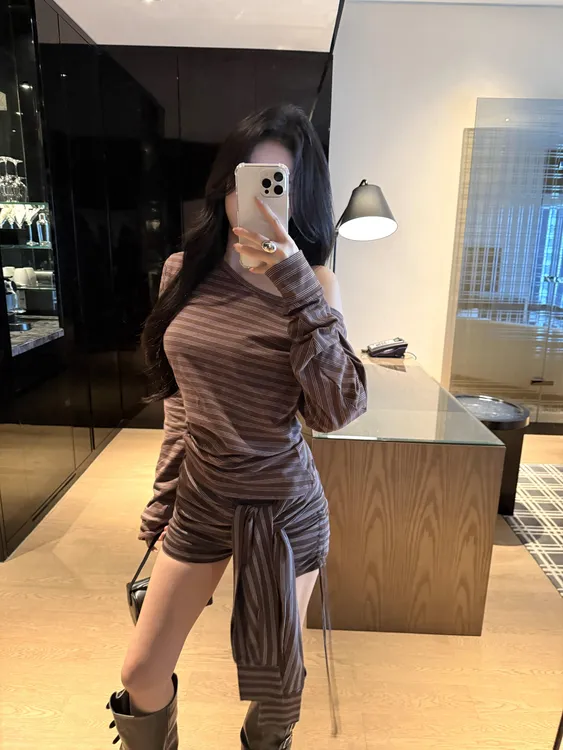 纯欲风夏季新款斜领绑带条纹露肩长袖t恤上衣女+高腰修身显瘦短裤