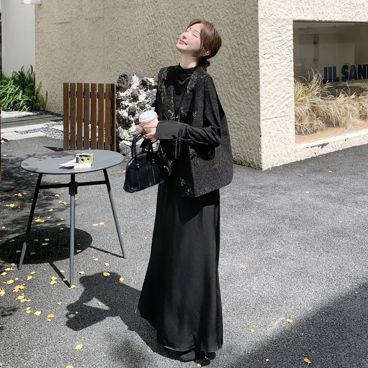 新中式国风碎花黑色马甲衬衫半身裙套装女春秋大方得体超火三件套