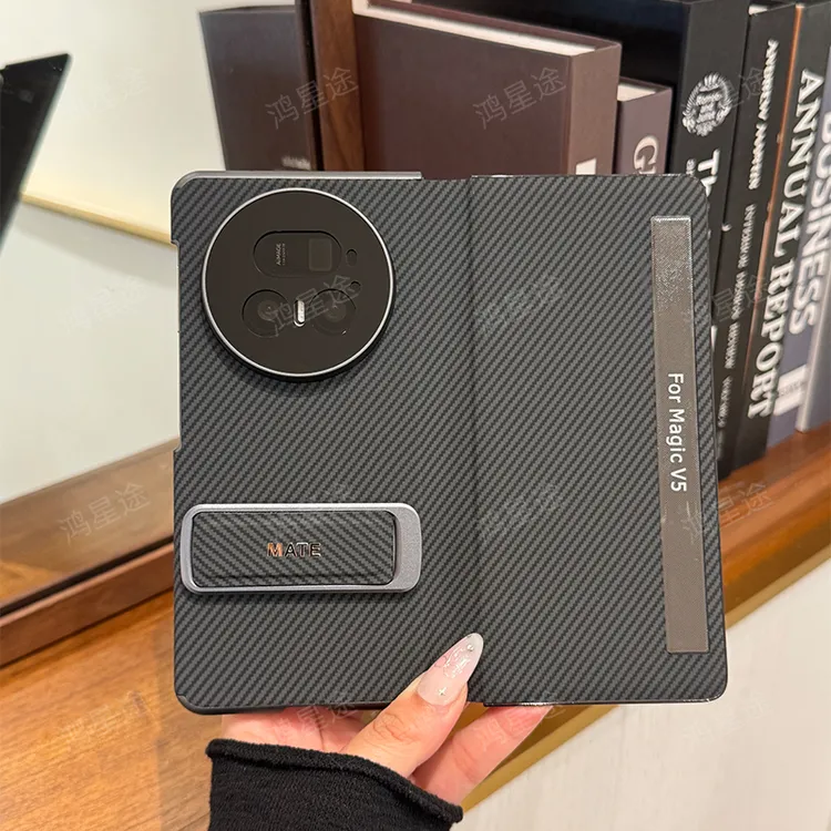 适用荣耀MagicV5手机壳真皮碳纤维纹翻盖保护套腕带支架全包防摔