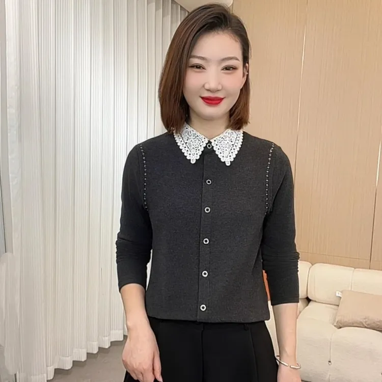 2025年冬季新款洋气蕾丝翻领拼接百搭款保暖打底上衣小衫V6835