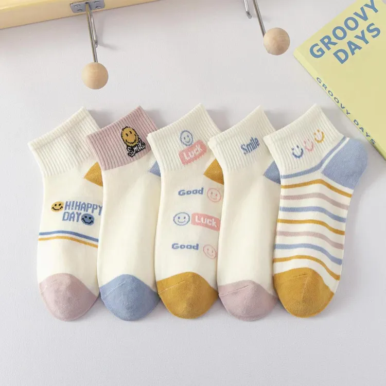 春夏薄款短筒女生袜子吸汗透气绵软舒适袜子潮流百搭吸湿排汗短袜