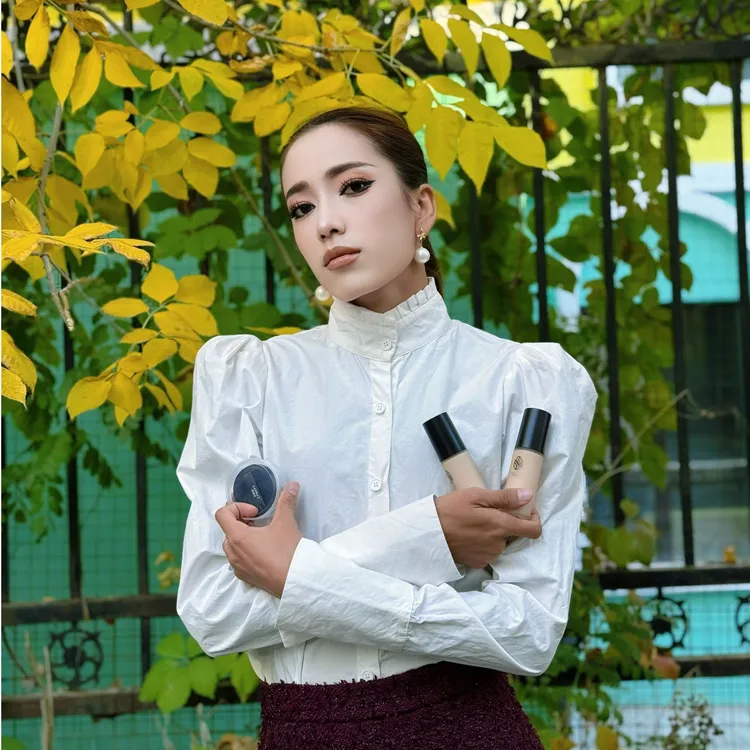 赛娜孜遮瑕粉底液持妆