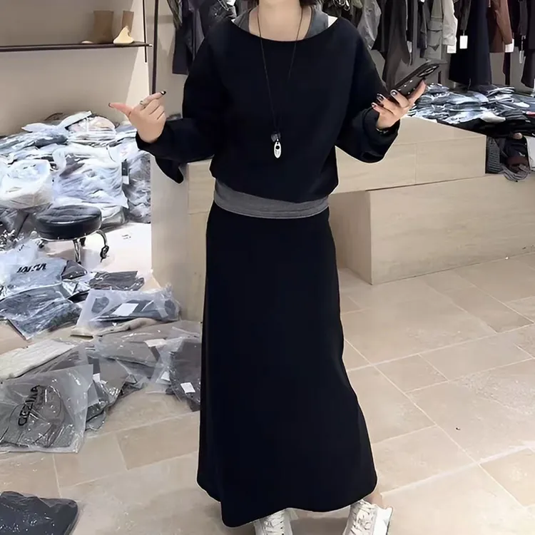 高级感休闲风两件套女早秋时尚挂脖假两件露肩长袖上衣半身裙套装