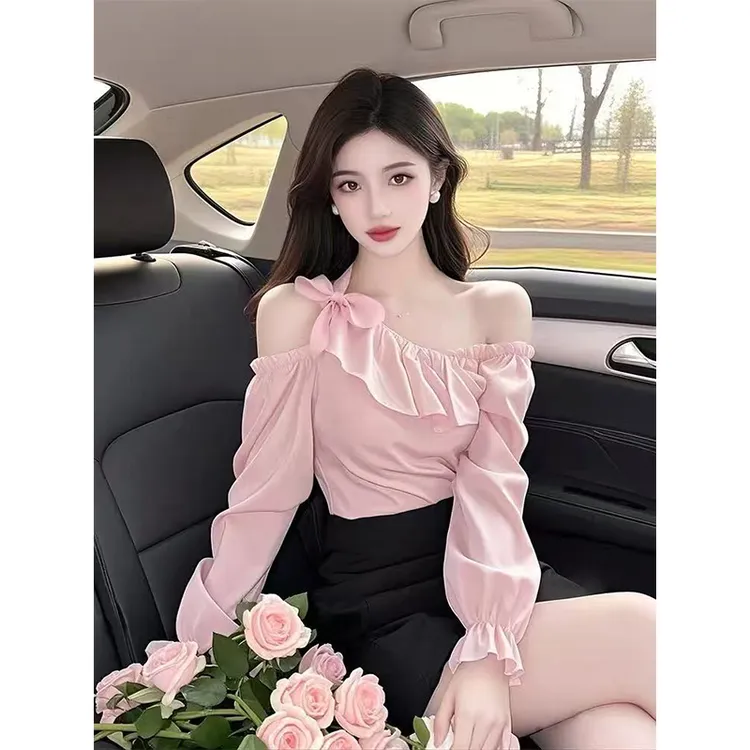 纯欲风斜领露肩粉色荷叶边衬衫女春秋新款高级感法式长袖衬衣上衣