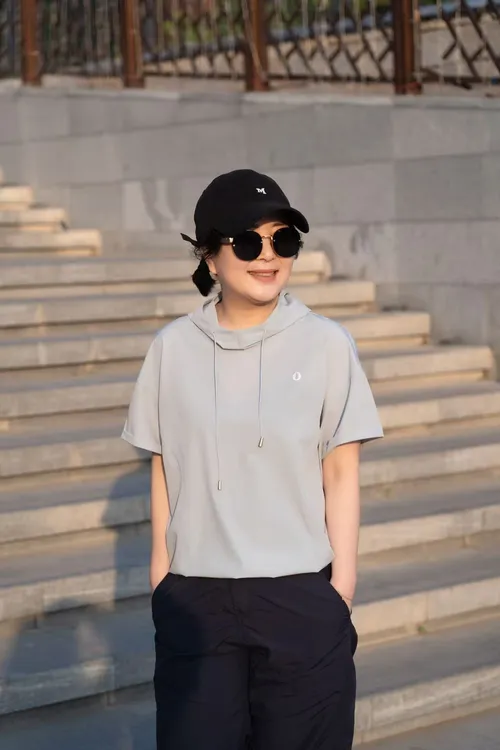 2529727【燕子优选】菲玛秀休闲百搭连帽半袖