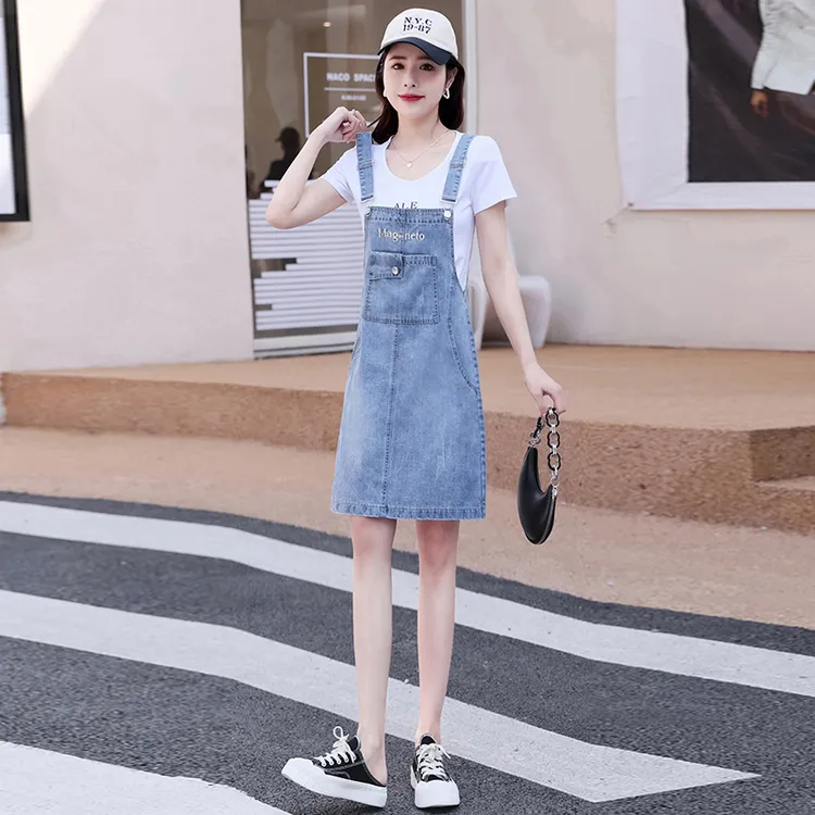 拉夏贝尔牛仔背带裙女2025新款减龄宽松夏季薄款显瘦后妈裙两件套