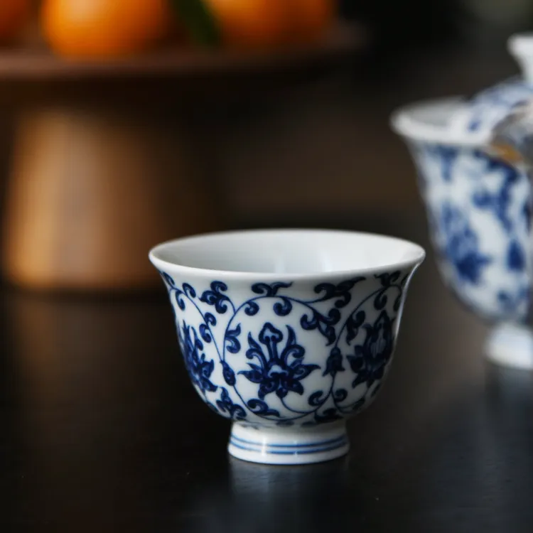 成艺点工青花釉下彩缠枝莲茶杯陶瓷主人杯复古功夫茶具泡茶品茗杯