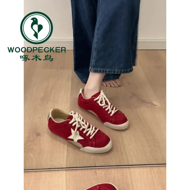 啄木鸟平底红色软底德训鞋女2025新款秋季休闲做旧星星板鞋阿甘鞋