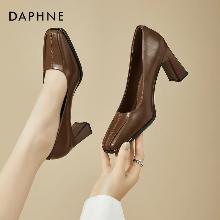 达芙妮高跟鞋女鞋粗跟秋季2025新款不累脚皮鞋方头浅口单鞋妈妈鞋