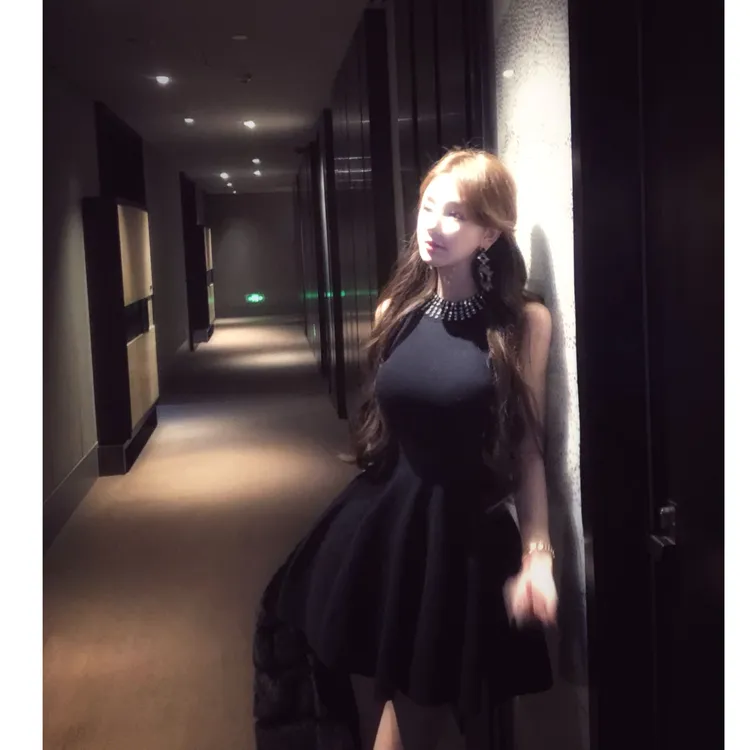 WW定制「迷人陷阱」显瘦气质时尚修身网红轻奢性感小众设计感连衣裙