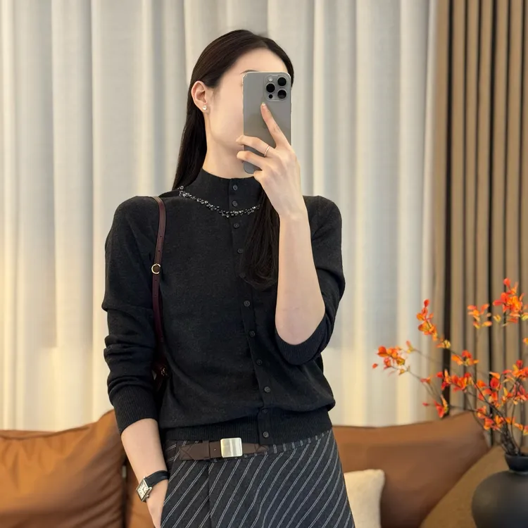 MOL CHIC"心往"25秋款30精纺羊毛衫领口镶钻高级气质莫兰M25930-1