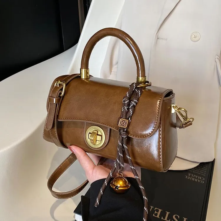 手拎时尚休闲小方包女春季新款高级感单肩包2025小众潮流百搭女包