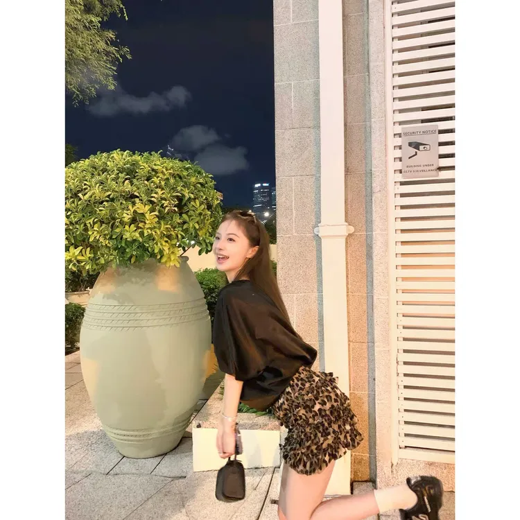 法式复古黑色露肩衬衫女2025夏季新款时尚气质韩版设计感小众上衣