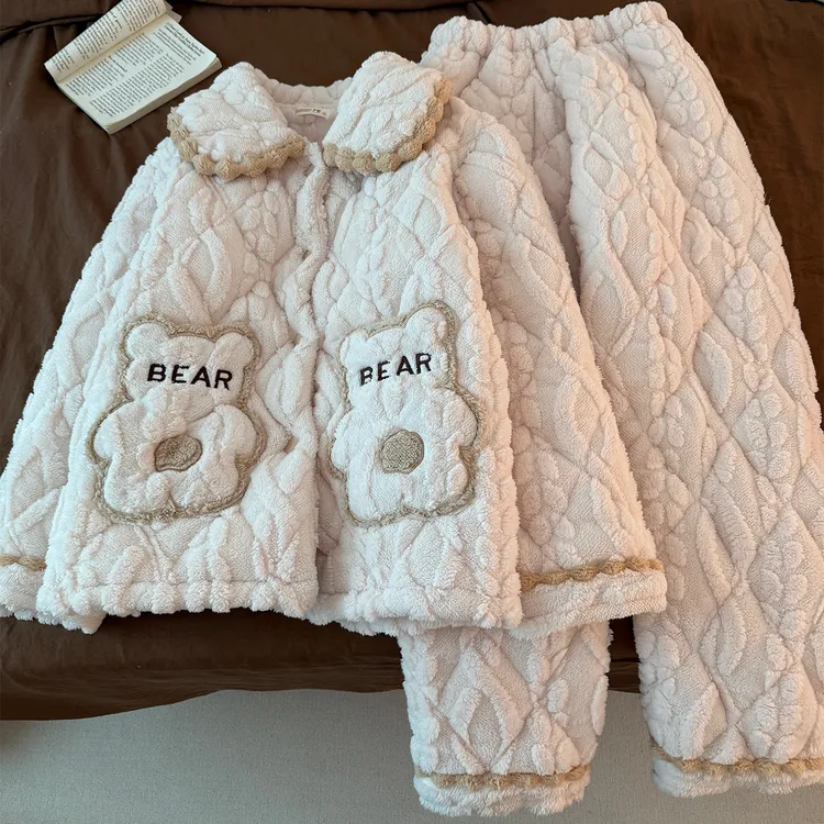 加厚保暖三层珊瑚绒夹棉睡衣女冬季新款可爱小熊宽松小个子家居服