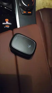 便捷助手太阳能充电免贴玻璃