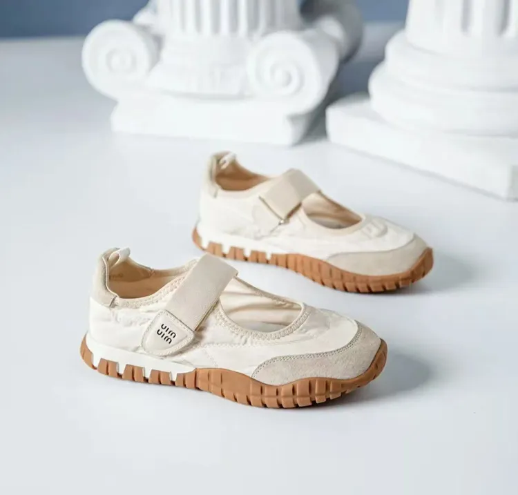 新款轻奢魔术贴玛丽珍单鞋女百搭轻便休闲运动凉鞋QQ