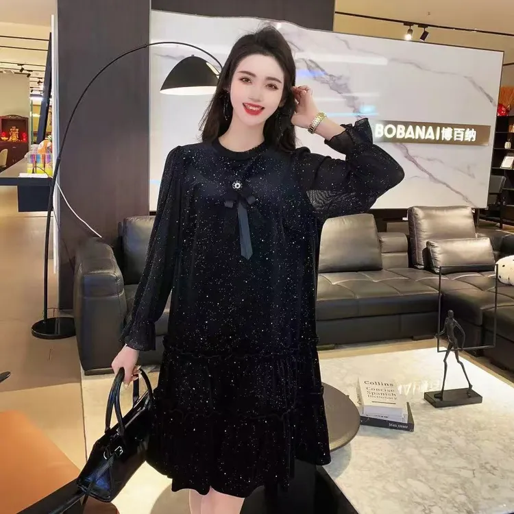 2025秋季新款胖MM大码时尚花朵装饰重工撒银拼接宽松丝绒连衣裙