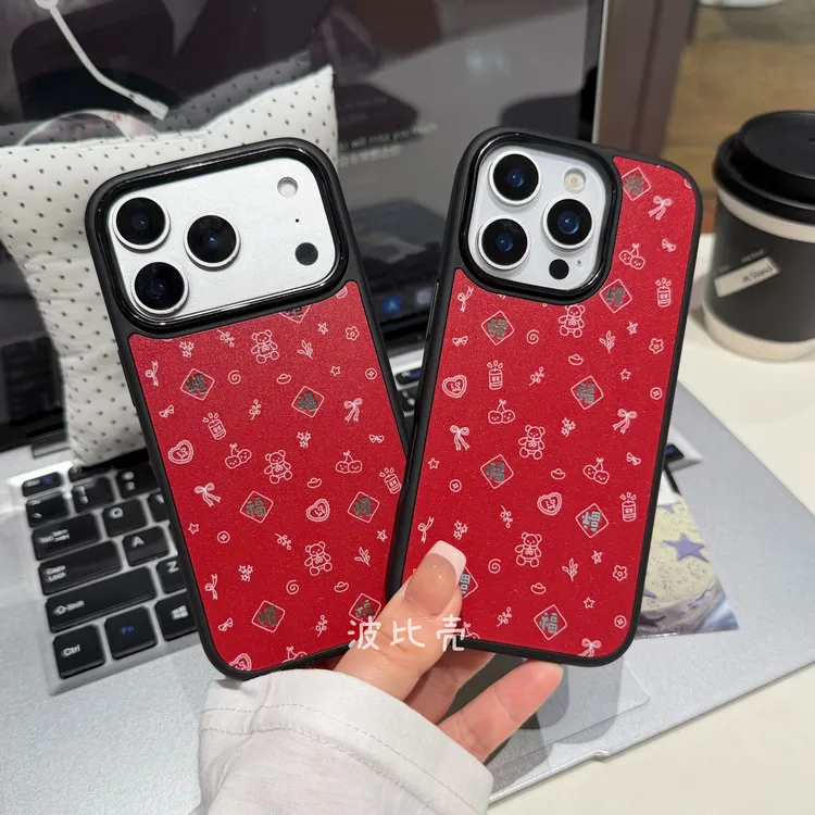 创意卡通新年小熊福镜面磨砂防摔适用于苹果手机壳iphone17pro/16
