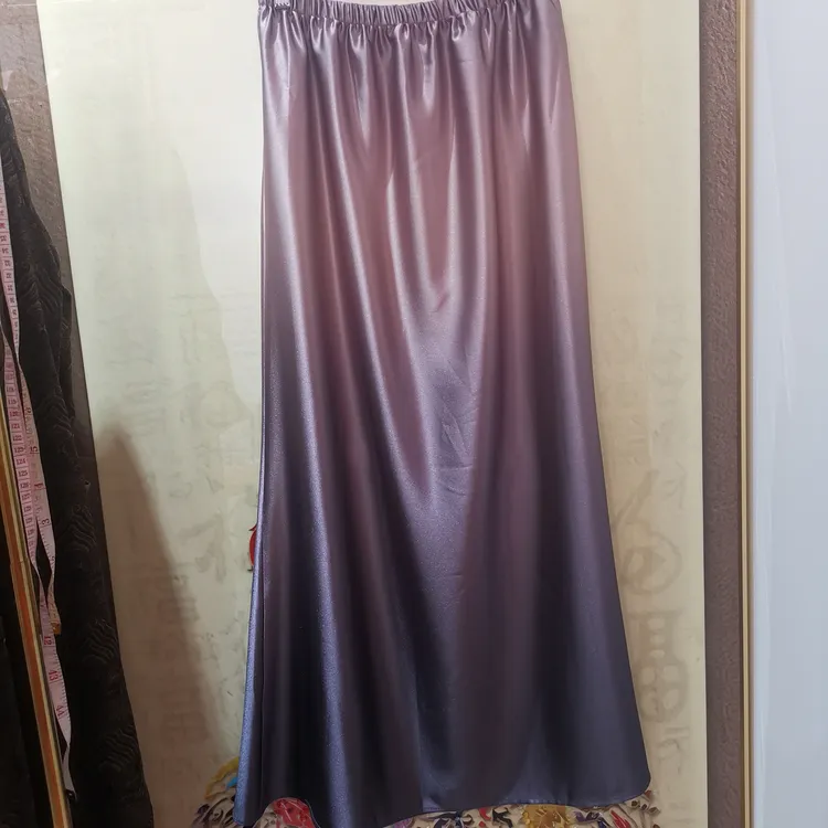 松紧腰醋酸缎渐变气质半裙
