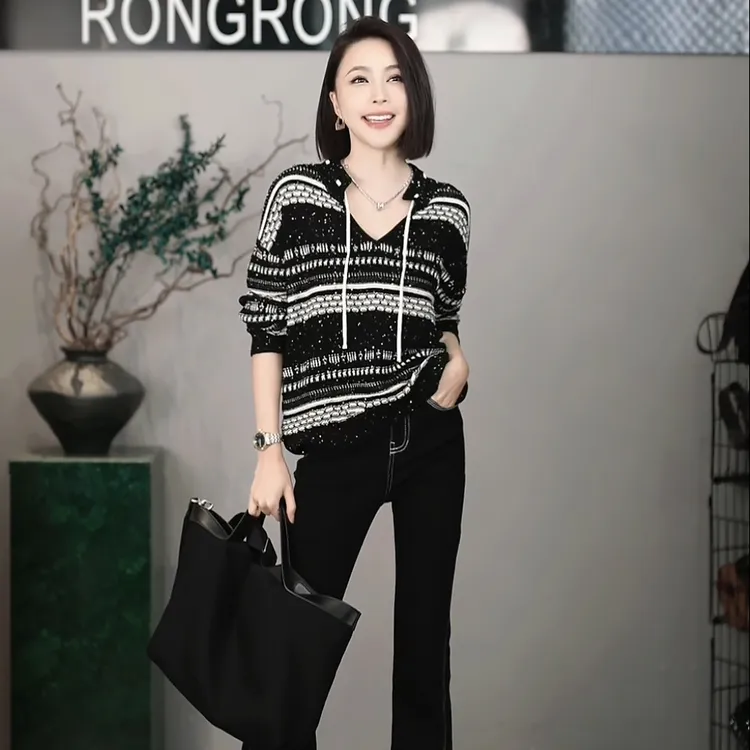 溶溶T【晚空赴星】RONGRONG V领珠片纱双色交织条纹针织衫ZGQ6S2510