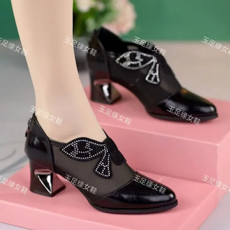 2025新款气质软底低跟单鞋透气水钻蝴蝶网纱粗跟时尚凉鞋