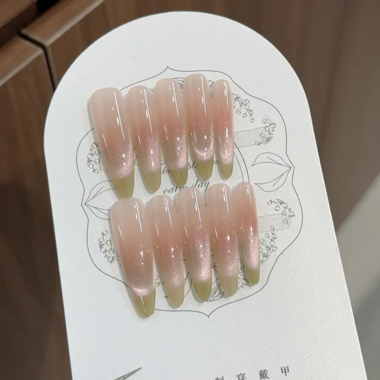 高级感穿戴甲穿戴甲清新腮红美甲芭乐珠光猫眼简约显白手工穿戴甲