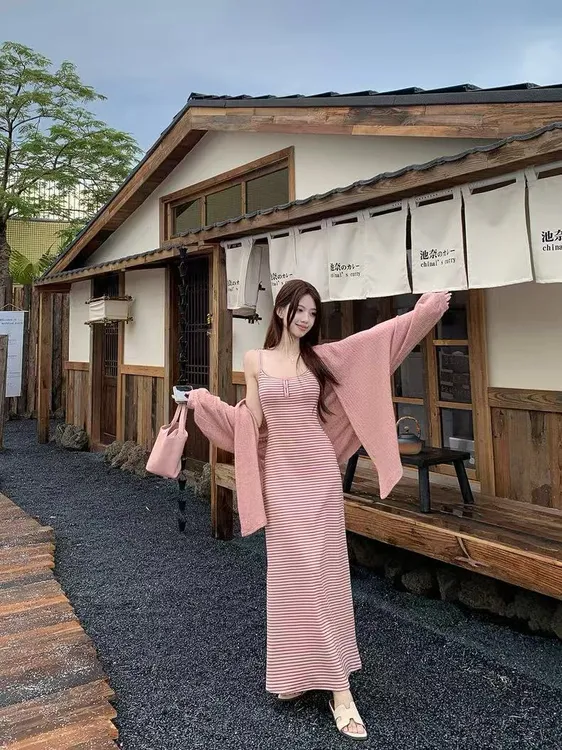 甜美风粉色针织开衫外套女秋季内搭条纹吊带连衣裙两件套2135