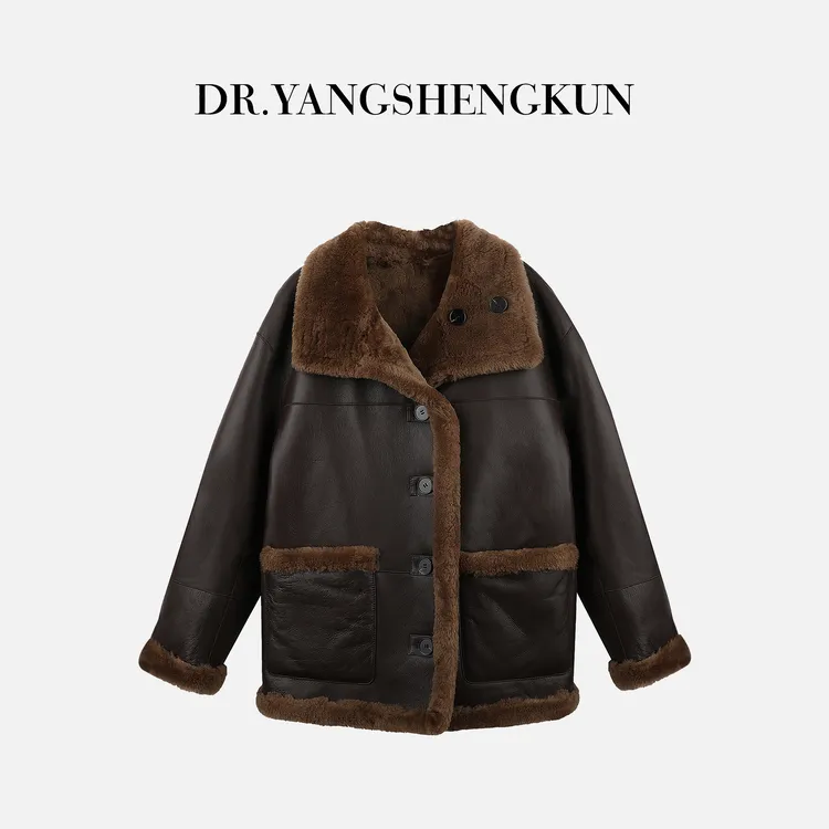 杨圣坤2025秋冬新品女士复古简约加厚保暖皮毛一体外套TR2581504