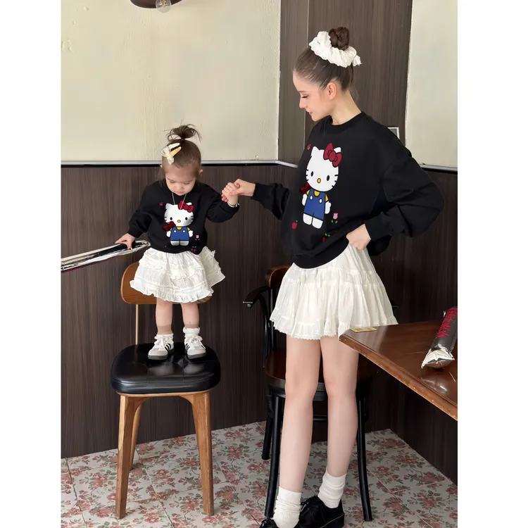 小惜亦韩版亲子装母女套装春季洋气休闲黑色卡通猫T恤白色半裙