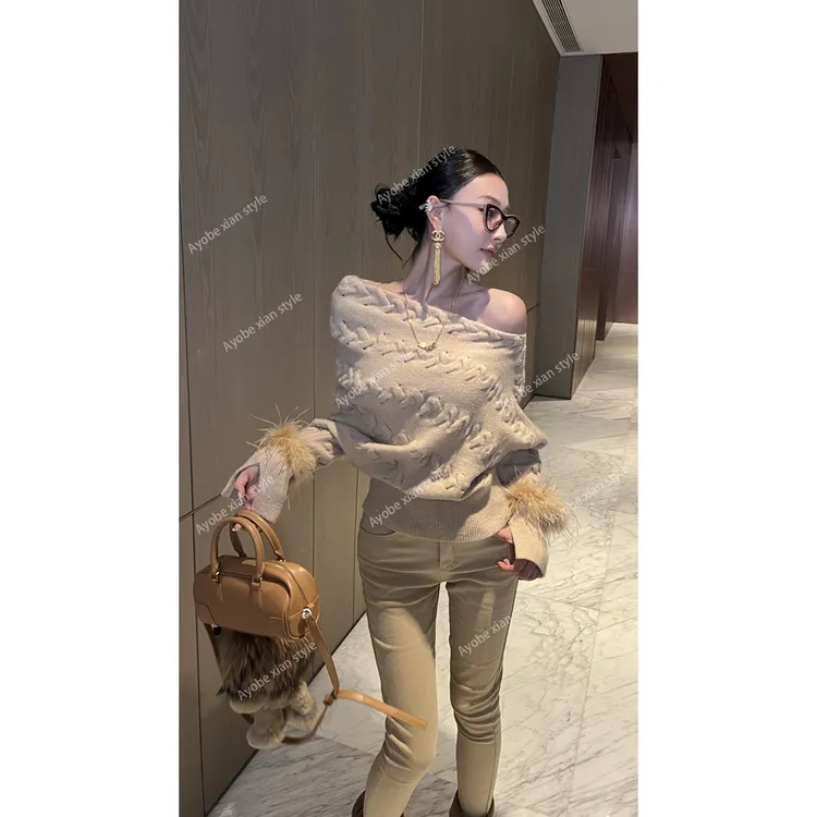 【AYOBE】小贤    慵懒斜肩鸵鸟毛麻花针织上衣秋冬性感小众设计感