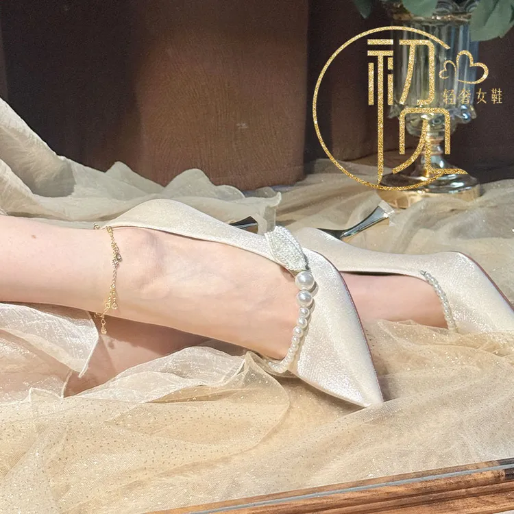 法式仙女风单鞋2025新款日常百搭不累脚新娘鞋尖头酒杯跟新手可穿