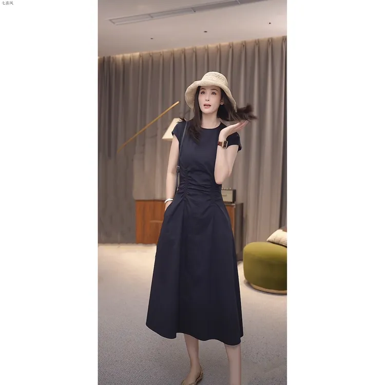 夏季新款显瘦气质抽褶简约连衣裙围巾领吊带聚酯纤维