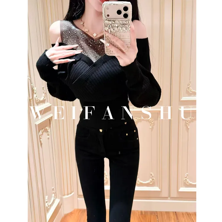 WEIFANSHU/魏凡舒【魅力加倍】秋冬新款设计感烫钻性感露肩显瘦上衣