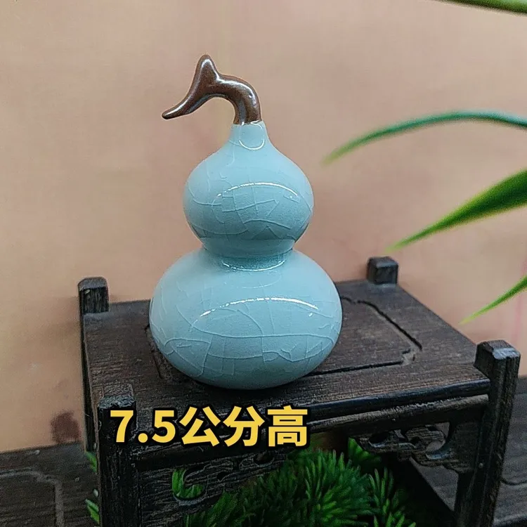 天青正品汝瓷葫芦小摆件，7.5公分高。全品无暇