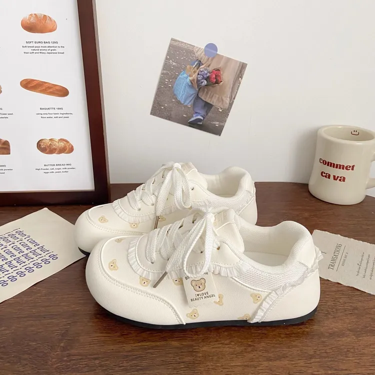 韩版丑萌泡芙小白鞋女2025秋季新款chic小众设计百搭学生运动板鞋