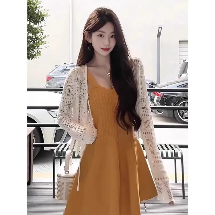 温柔风设计白色针织外披+橘色夏季新款法式贵族感连衣裙针织套装