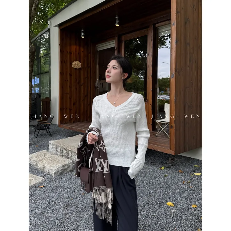 【奶芙】设计感V领修身显瘦内搭上衣