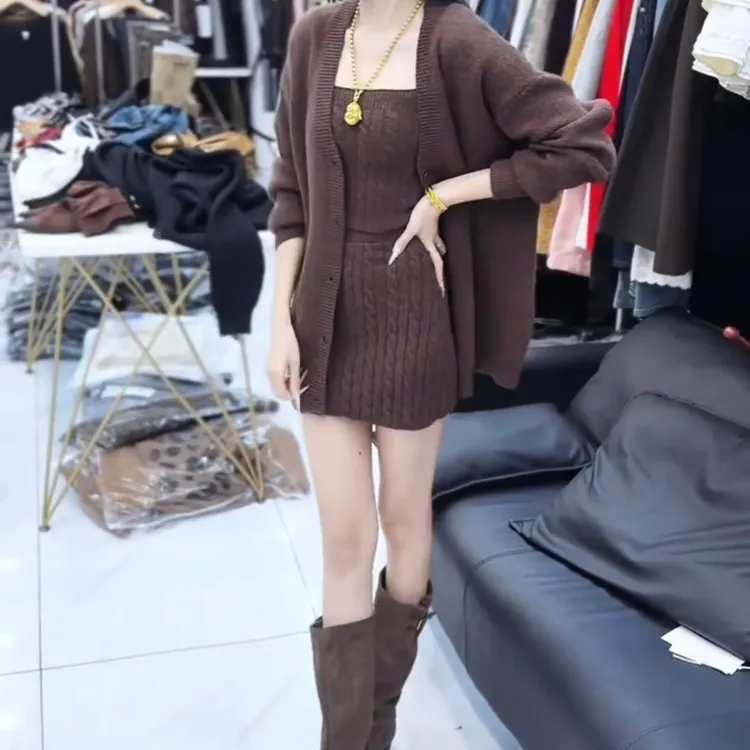 68秋冬新款时尚针织开衫麻花裹胸上衣半身裙套装女洋气