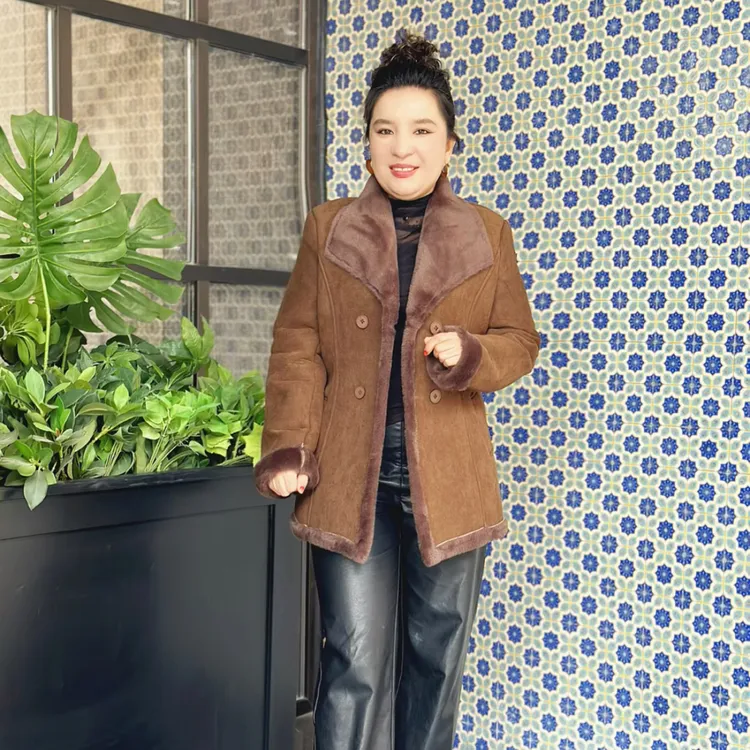 无品牌冬季长袖短外套女女装休闲直下摆保暖厚款气质轻奢短款时尚