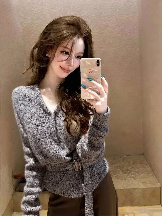 灰色毛衣女款2025新款冬气质轻奢高端绝美巨好看软糯掐腰针织上衣
